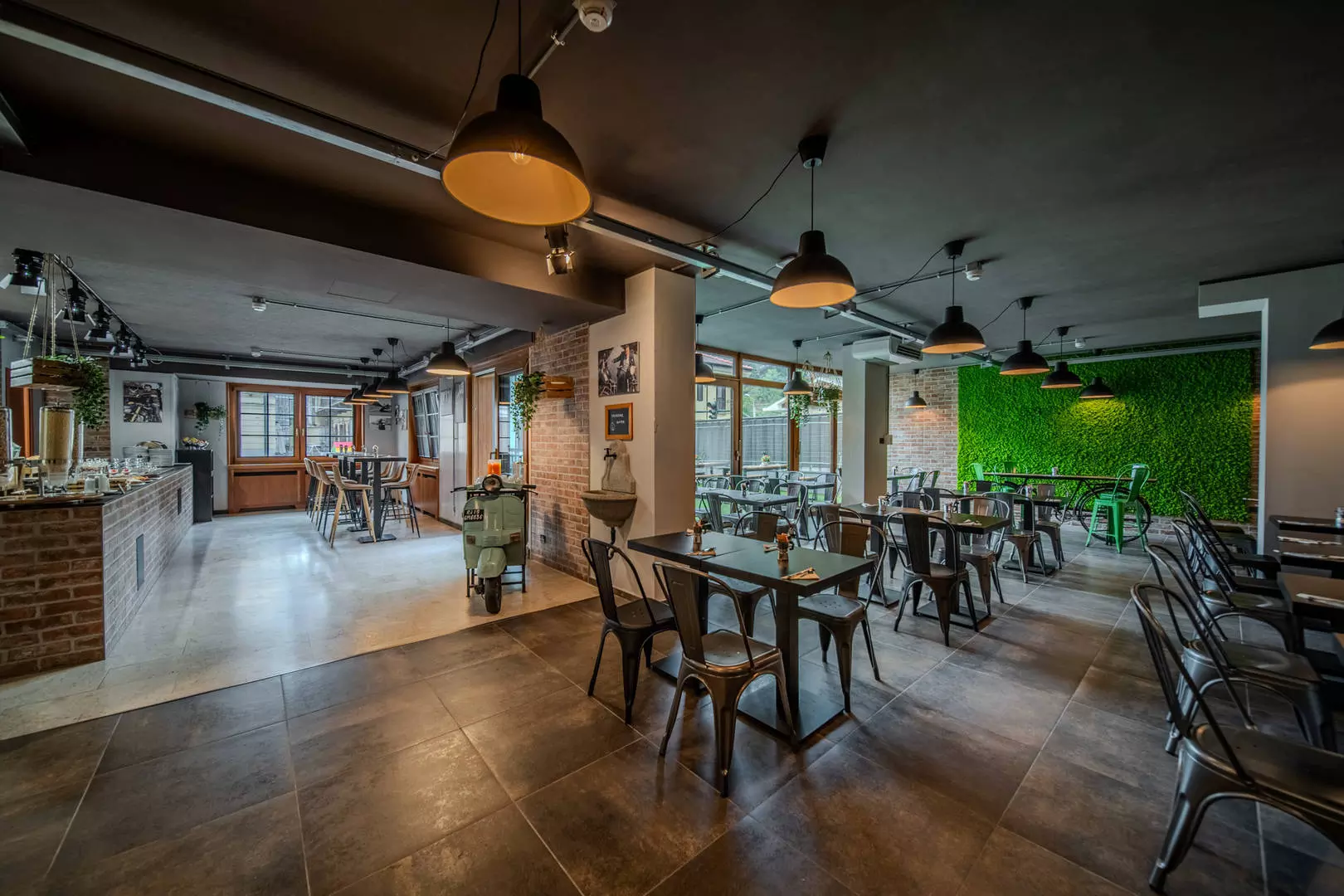 Referenze 14 Interno ristorante stiloso 1